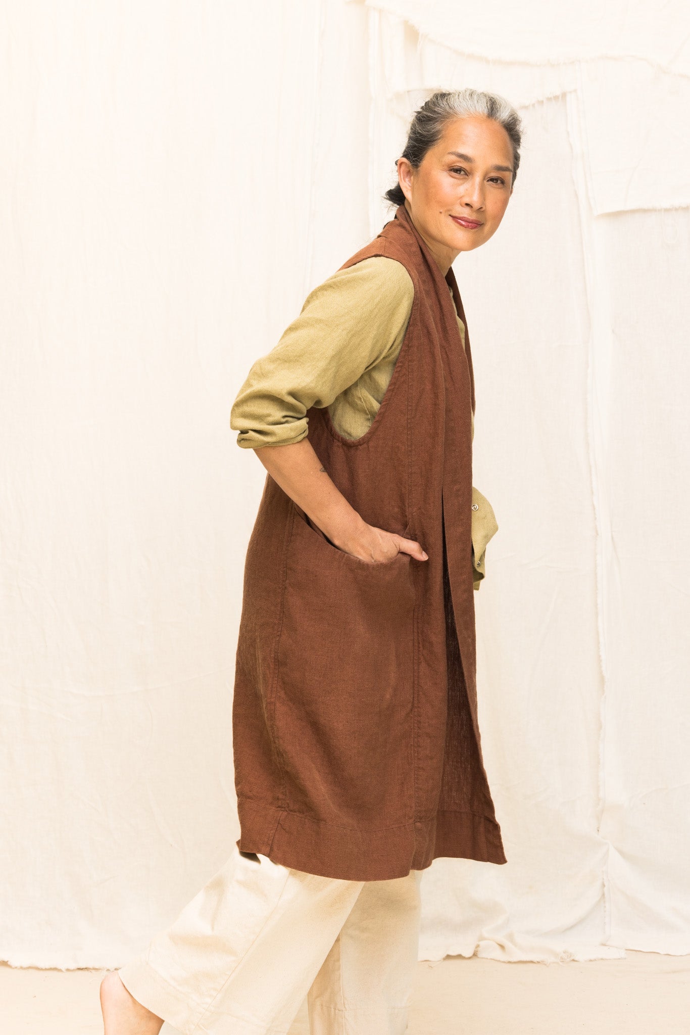 Clyde Vest in Midweight Linen