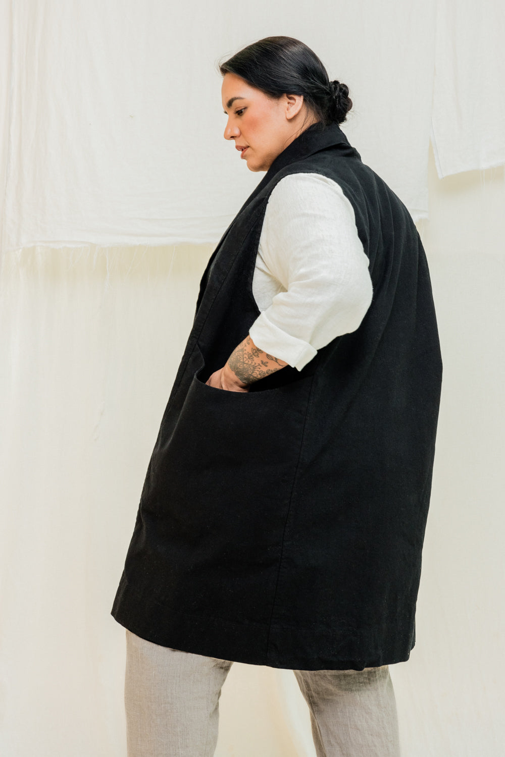 Clyde Vest in Organic Cotton Canvas Black#color_black