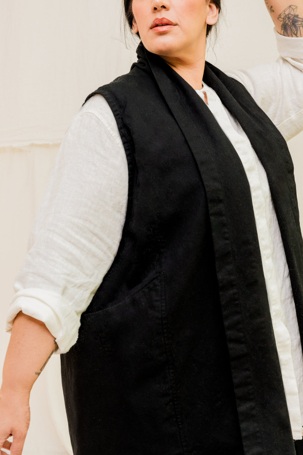 Clyde Vest in Organic Cotton Canvas Black#color_black
