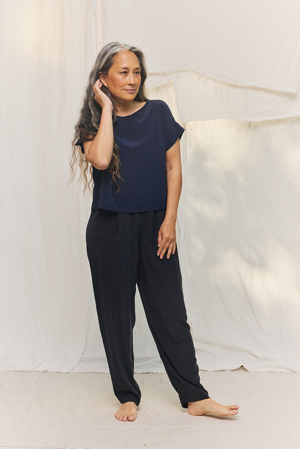 Andy Trouser in Washable Silk Graphite#color_graphite