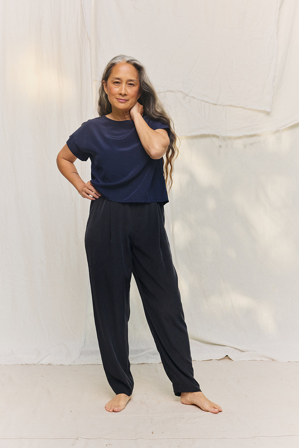 Andy Trouser in Washable Silk Graphite#color_graphite