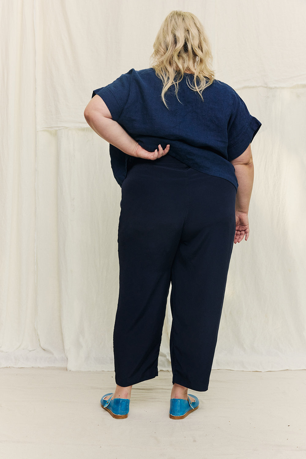 Andy Trouser in Washable Silk Midnight#color_midnight