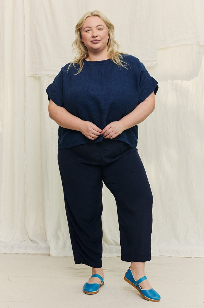 Andy Trouser in Washable Silk Midnight#color_midnight