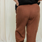 Andy Trouser in Midweight Linen Cedar#color_cedar