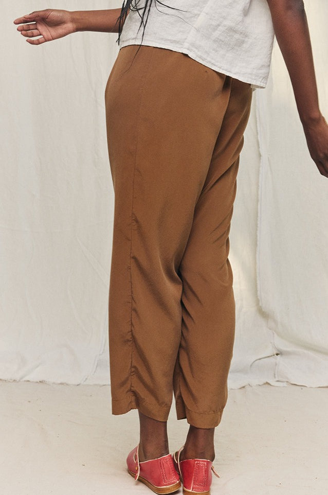Andy Trouser in Washable Silk Ochre#color_ochre