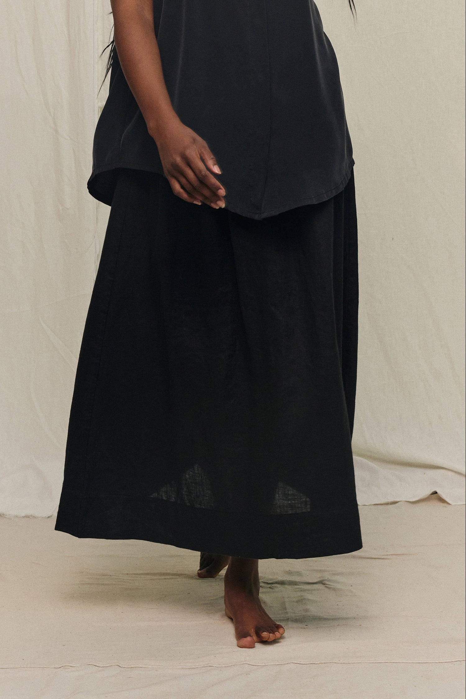 Bel Skirt in Lightweight Linen Ink#color_ink