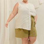 Sleeveless Kara Snap Top in Lightweight Linen Salt#color_salt
